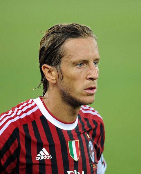  AC米兰功勋队长替补救主保留争冠希望  