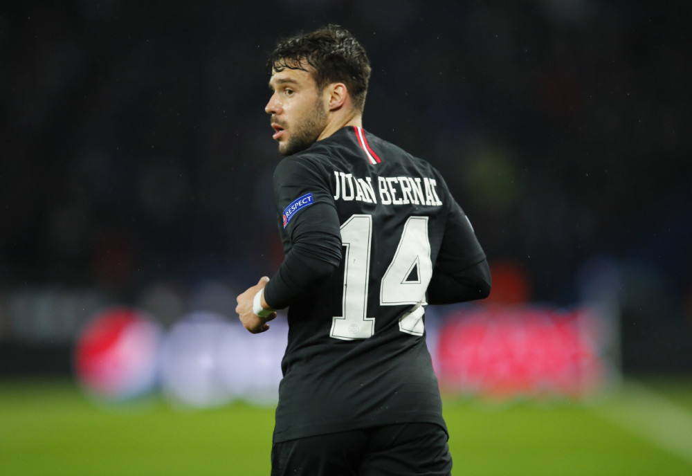  巴黎圣日耳曼争议红牌引发舆论风波  